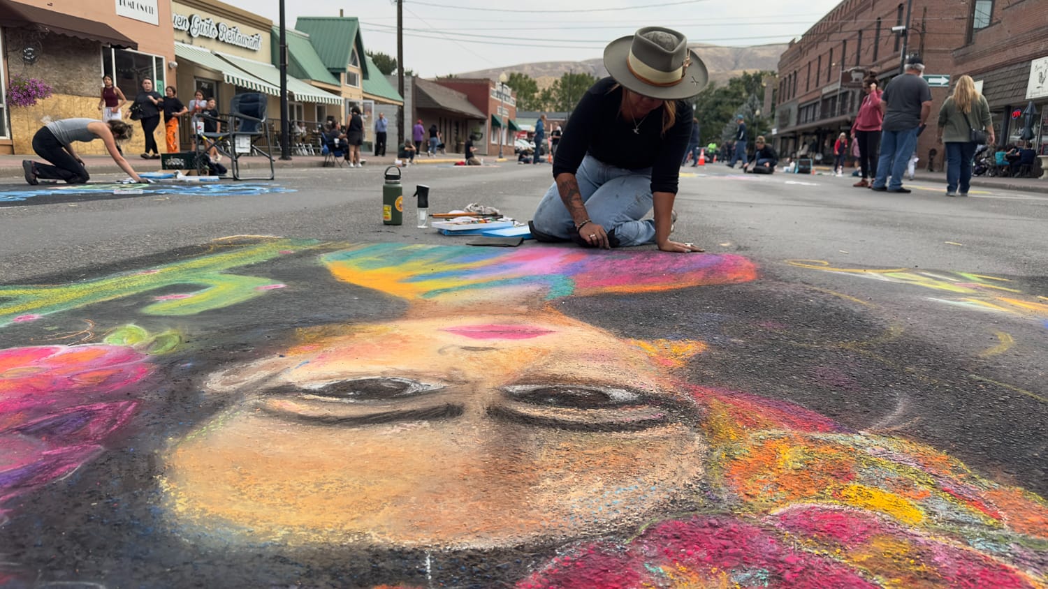 Prosser_art_39 drawing art with sidewalk chalk in Prosser, WA