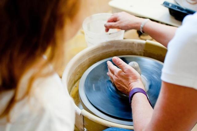 wheel throwing pottery