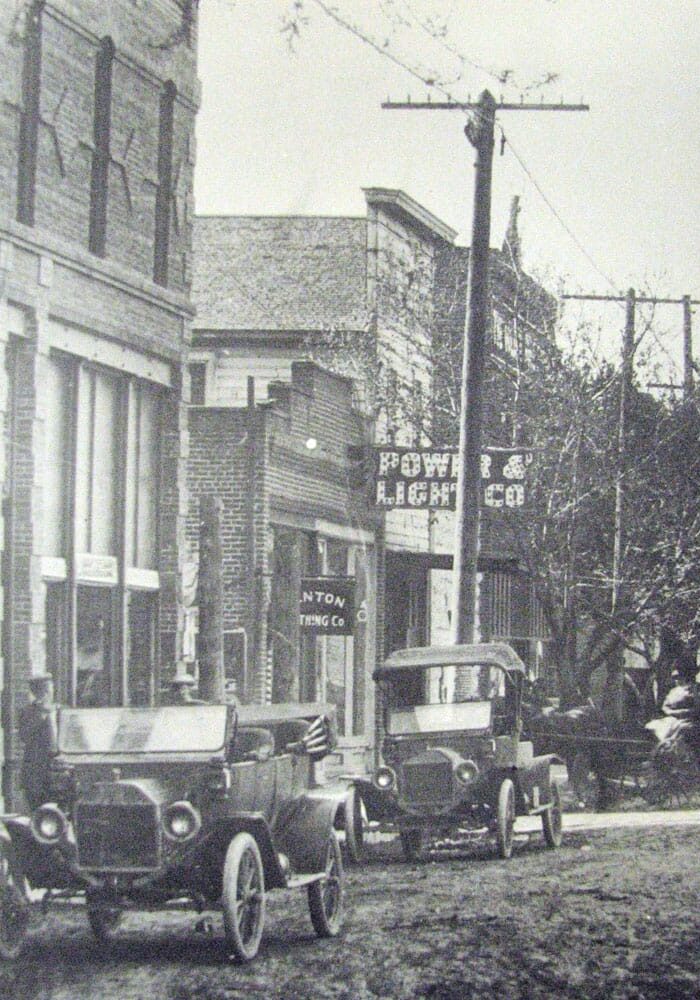 looking north along 6th 1920's
