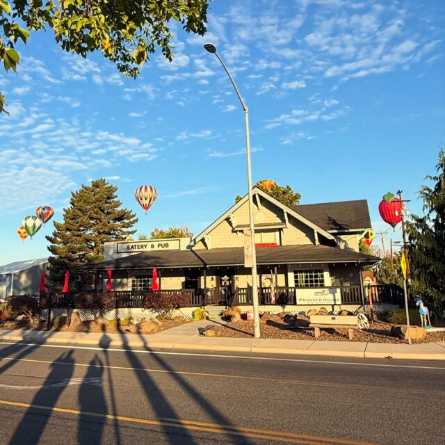 Happy second day of the greatprosserballoonrally  Have a great weekend everyone, and keep those smiling faces pointing to the sky! ☁️🎈❤️ 

#Prosser #ProsserBalloonRally #TourProsser #EatLocal